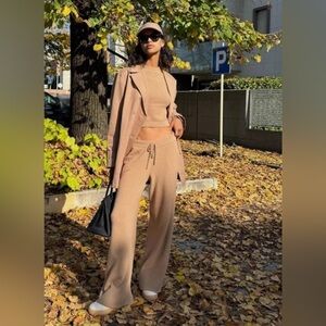 Alo Snuggle Up Sweater High-Waist Wide Leg Pant, discontinued almond size Small